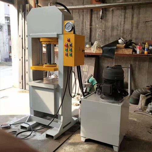 63噸龍門液壓機(jī) 63噸龍門液壓機(jī)